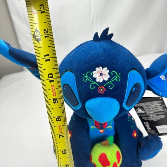NWT - Stitch Crashes Disney Snow White - Picture 7 of 7